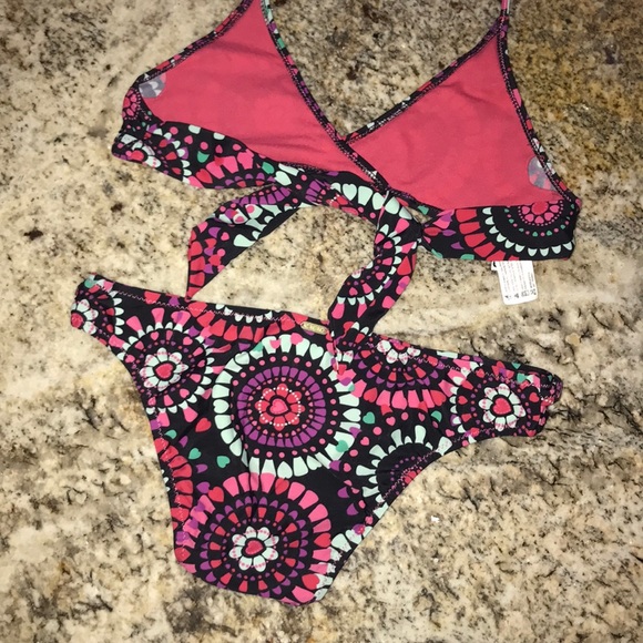 Bikini - Picture 3 of 3